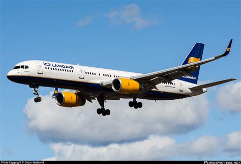 TF-FIY Icelandair Boeing 757-256(WL) Photo by Oscar Wistrand | ID 385332 | Planespotters.net