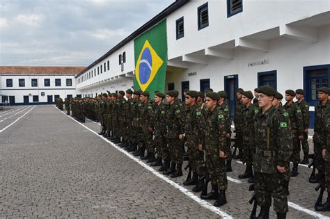 Grupo De Artilharia De Campanha Formatura Al Siva Ao Dia Da Artilharia