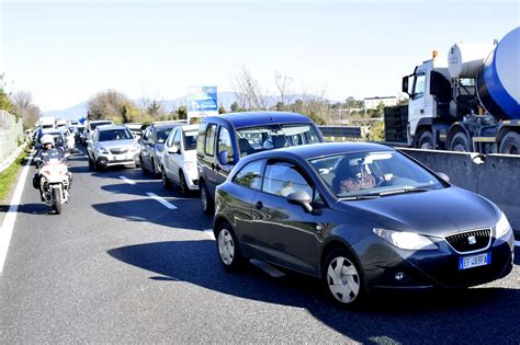 Pauroso Incidente Sulla Variante Aurelia Tre Feriti E Traffico In Tilt