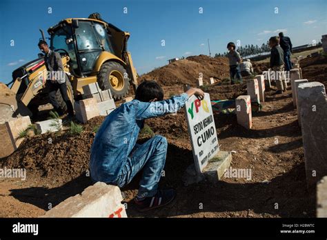 Tumba Del Soldado Kurdo Fotografías E Imágenes De Alta Resolución Alamy