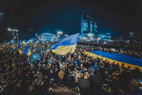 5 марта 2014 года, Донецк, тысячи людей на митинге за единую Украину ...