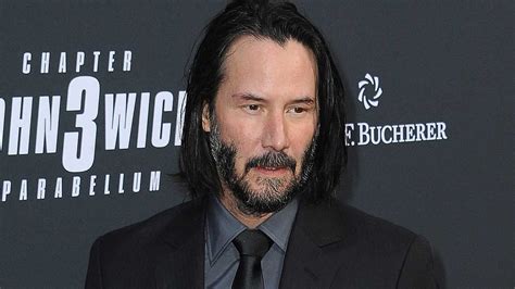 Keanu Reeves Bench Photoshop