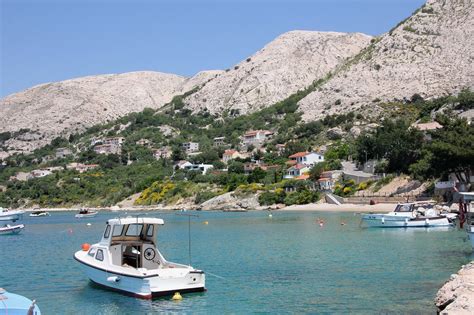 Wyspa Krk piaszczyste plaże atrakcje dojazd bezpłatnym mostem