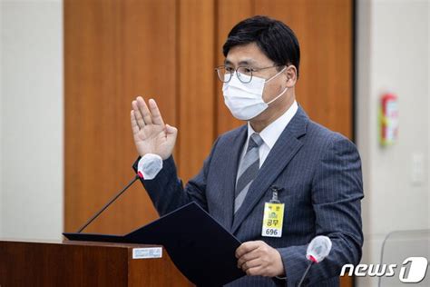 국감 증인 선서하는 김의철 한국방송공사 사장 네이트 뉴스