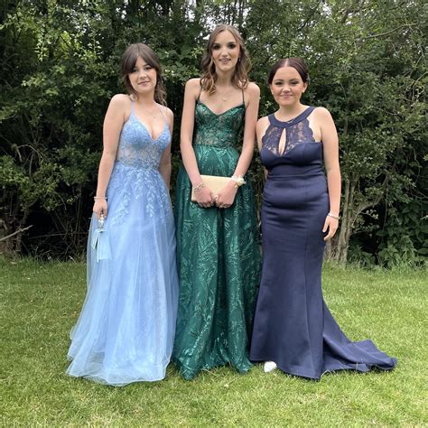 Year 11 celebrate in style at their end of year Prom – Giles Academy