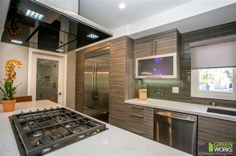 The Pros and Cons of a Kitchen Designed with Stainless Steel ...