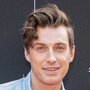 Jeremiah Brent - Age, Family, Bio | Famous Birthdays