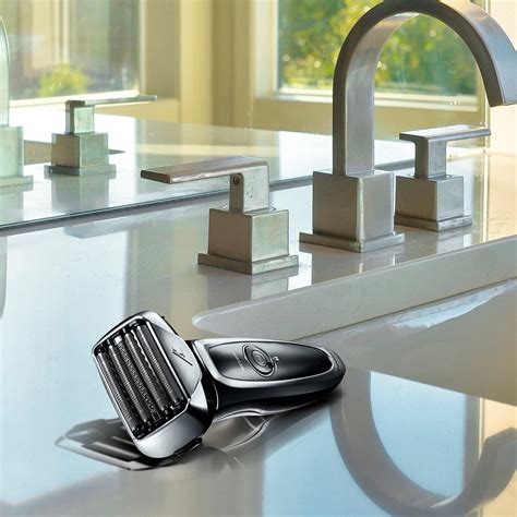 Panasonic Arc5 Wet/Dry Electric Shaver Silver ES-LV65-S - Best Buy