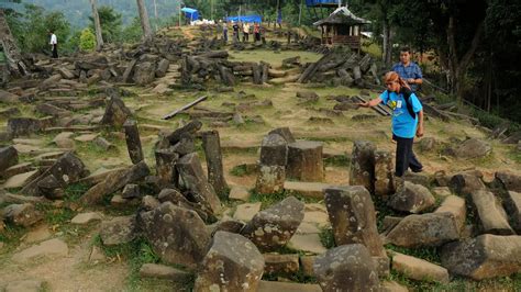 Mengenal Gunung Padang Yang Disebut Berpotensi Jadi Piramida Tertua Di