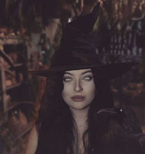 DIY Witch Costume Halloween Ideas | Witch halloween costume, Witch diy ...