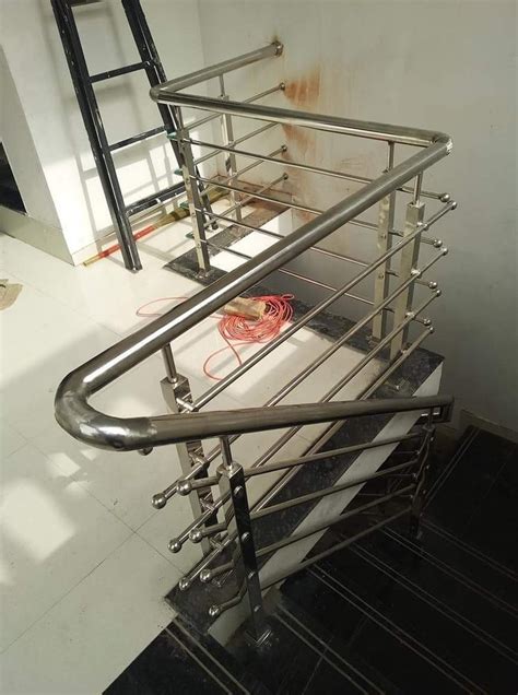 Stainless Steel Silver Indoor Staircase Railing For Home Mounting