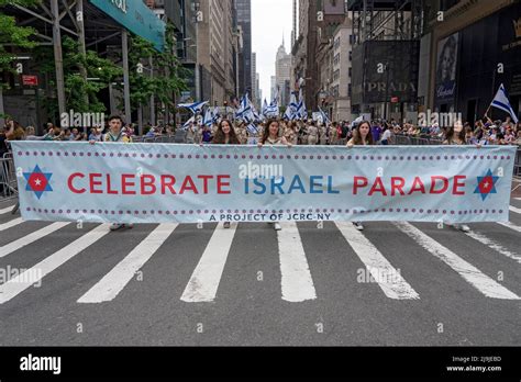 New York Us 22052022 Israeli Scouts Members Holding Israeli Flags March Up Fifth Avenue