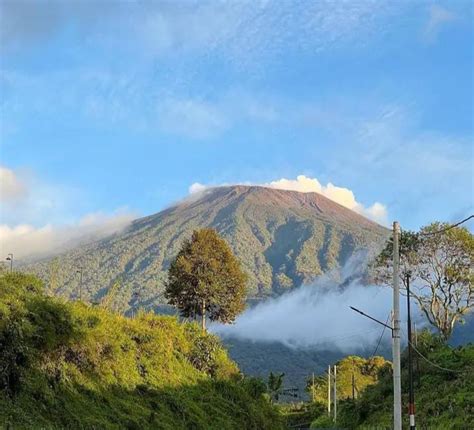 Meski Status Gunung Slamet Jadi Waspada Aktivitas Warga Di Lerengnya