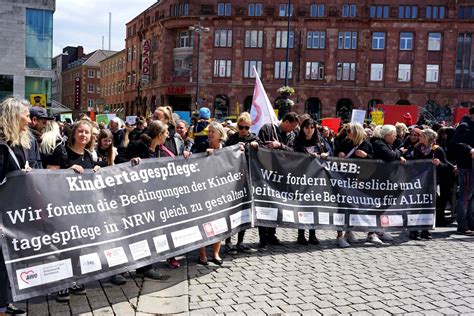 Protestmarsch Gegen Den Ausverkauf Der Sozialen Landschaft In NRW