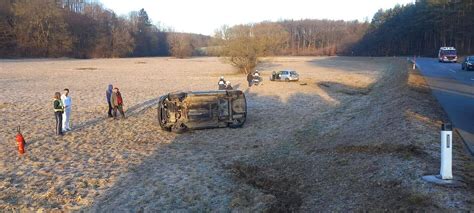 Zwei Unfälle Drei Verletzte bei Pkw Überschlag im Mittelburgenland