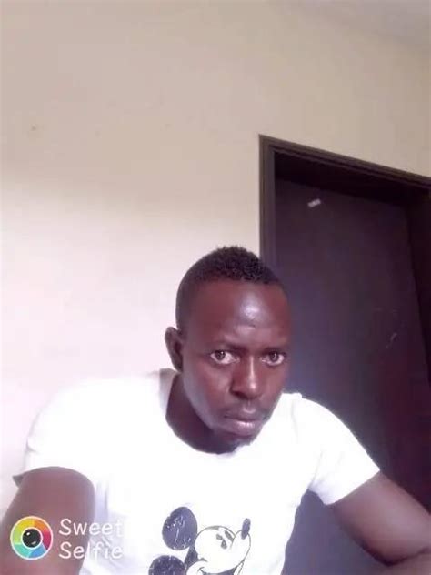 Un Homme A La Recherche D Une Femme S Rieuse Abidjan Cocody