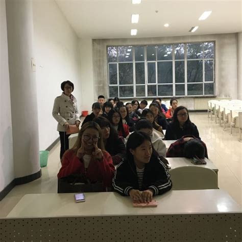 法学院 “三进两联一交友”、“民族团结进步年”暨“班级宿舍建设年”专题简报 法学院