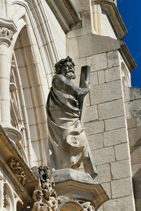 Statue de Moïse sur la façade de léglise Saint Nicolas de Tolentin du