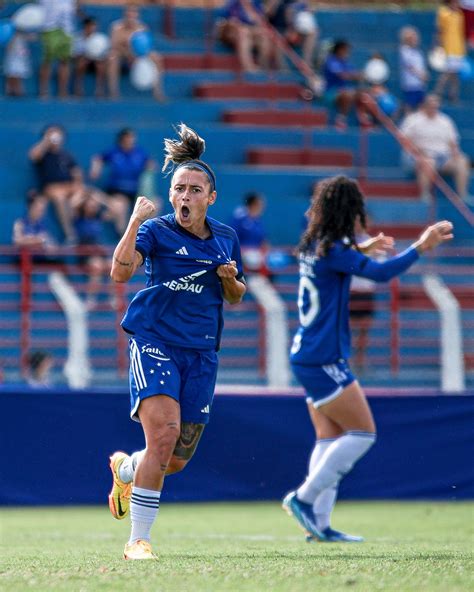 Cruzeiro Vence E Termina Fase Do Mineiro Feminino Na Lideran A Veja