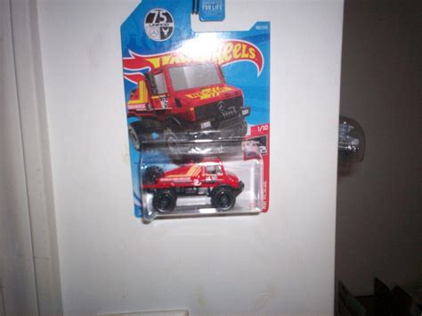 Hot Wheels 2021 HW Rescue Mercedes Benz Unimog 1300 Red 188 250 1 10