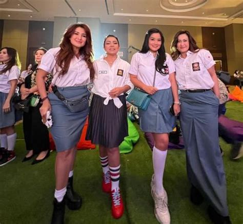 Potret Nafa Urbach Pakai Seragam Sma Cantik Awet Muda Bak Kembali