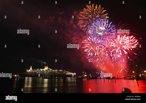Queen Elizabeth Ii Liner Makes Her Final Voyage Stock Photo Alamy