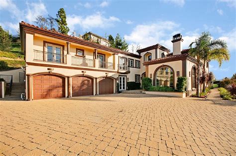 Download A Large Home With A Driveway And Garage | Wallpapers.com