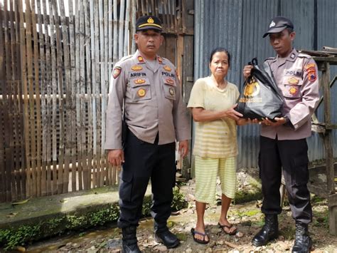 Blusukan Kampung Kapolsek Jiken Beserta Anggota Salurkan Bantuan