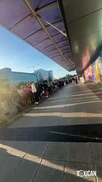 Birmingham Airport S Human Snake Queue Filmed By Disappointed