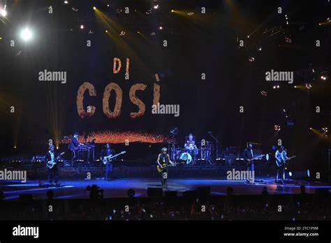 Ligabue Durante El Concierto Dedicato A Noi Indoor Tour De