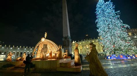 Vaticano Inaugura O Do Pres Pio E Rvore De Natal Na Pra A S O Pedro