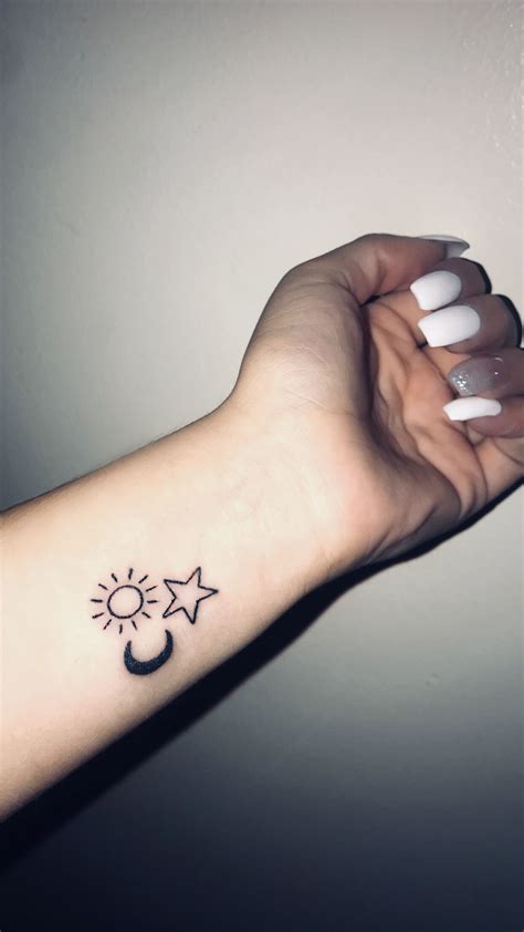 Sun Star And Moon Tattoo Idea Dope Tattoos Tattoos Arm Mann Bild