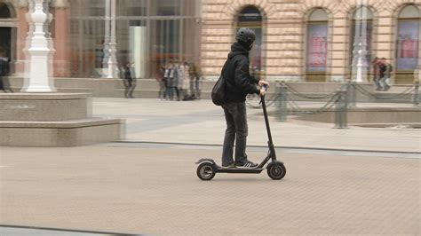 Kupili Ste Elektri Ni Romobil Ali Znate Li Koja Sve Pravila Morate