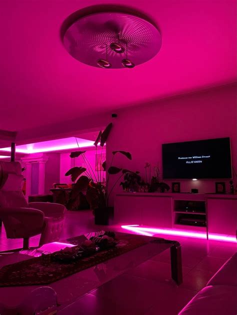 Hot Pink Room Aesthetic Hot Pink Room Hot Pink Bedrooms Pink Room