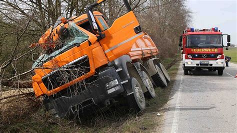 Landkreis M Hldorf Paketbote Begeht Nach Lkw Unfall Fahrerflucht