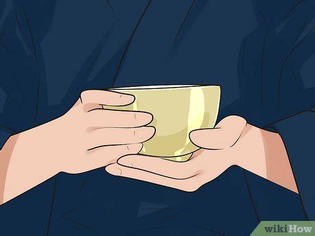 hold  japanese tea cup essential etiquette  tea ceremonies
