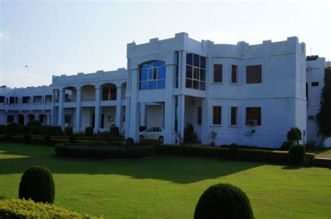 Mahatma Gandhi College of Law Gwalior Campus: Photos, Virtual Tour