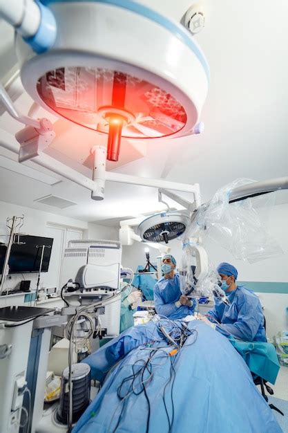 Sp Cialistes En Chirurgie Travaillant Dur Processus D Op Ration