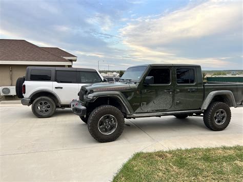 Showing Off The New Mopar Lift With Bilstein Shocks Jeep Gladiator