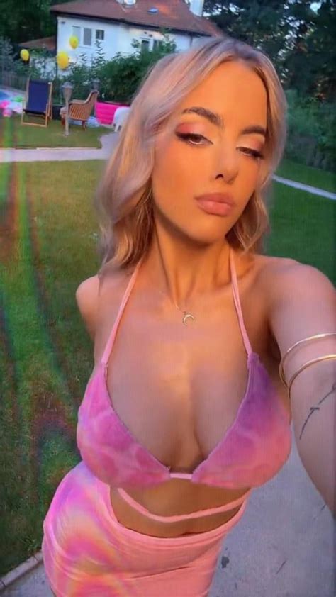 Her Tits Are Amazing 🔥🔥 R Wolfdoraa