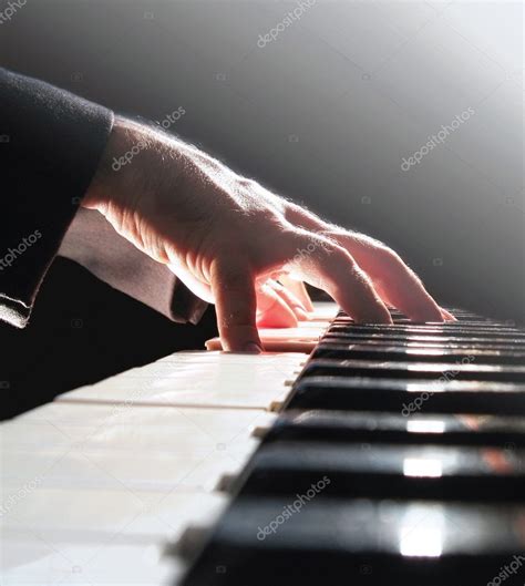 Pianist — Stock Photo © Globares 4352680