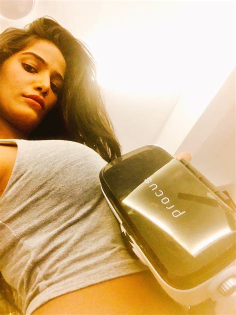 Zero Watermark Poonam Pandey Latest Hot Boobs Gallery