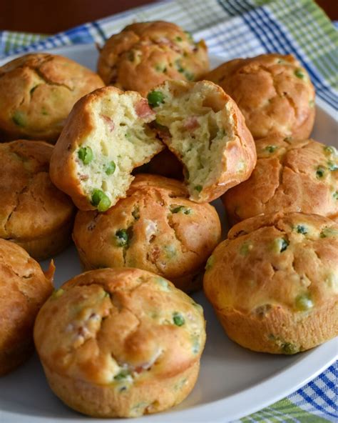 Muffin Salati Con Prosciutto E Piselli In Cucina Con Mamm