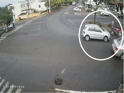 Passageira de moto fica ferida após acidente no centro de Marmeleiro