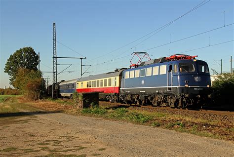 110 428 mit der Überführung von 01 1100 von Oberhausen nach Koblenz bei