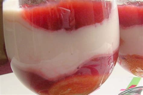 Recette De Verrines De Rhubarbe La Fraise Ricotta Onctueuse Rose