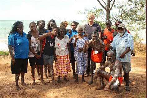 Martin Clunes Gets Hero S Welcome On Doc Martin Mad Pacific Island