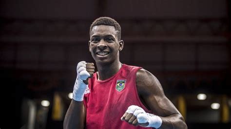 Keno Marley vence chinês e avança na briga por medalha no boxe em Tóquio