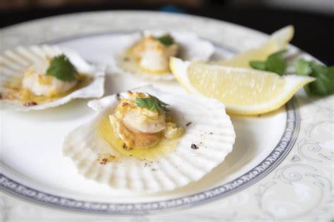 Food Makes Me Happy Scallops In The Shell With Garlic Butter Sauce