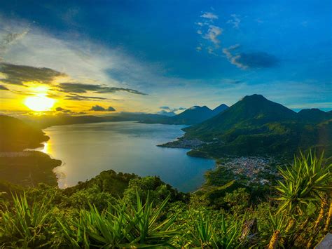 Lago de Atitlán Sololá Guatemala Scrolller